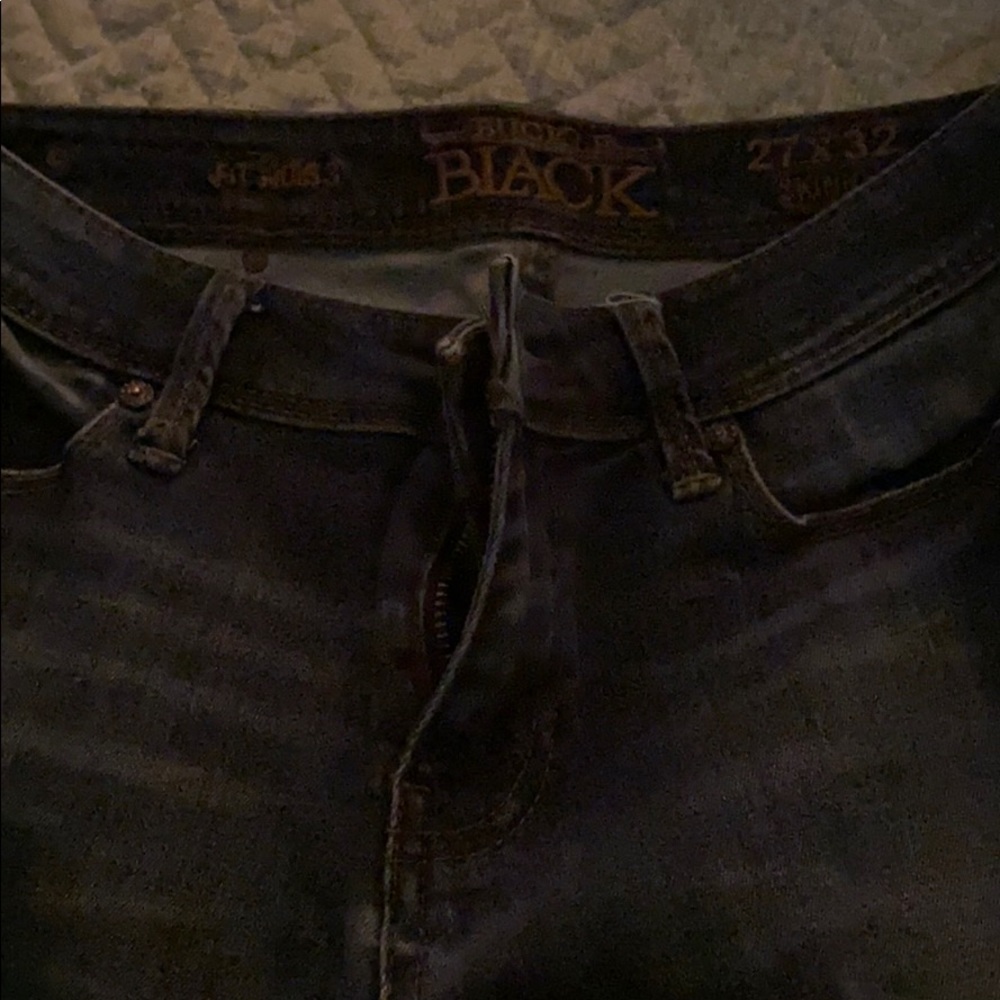 Buckle black